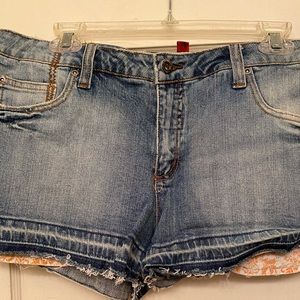 [Dollhouse] Denim Shorts with Peek-a-boo Pockets